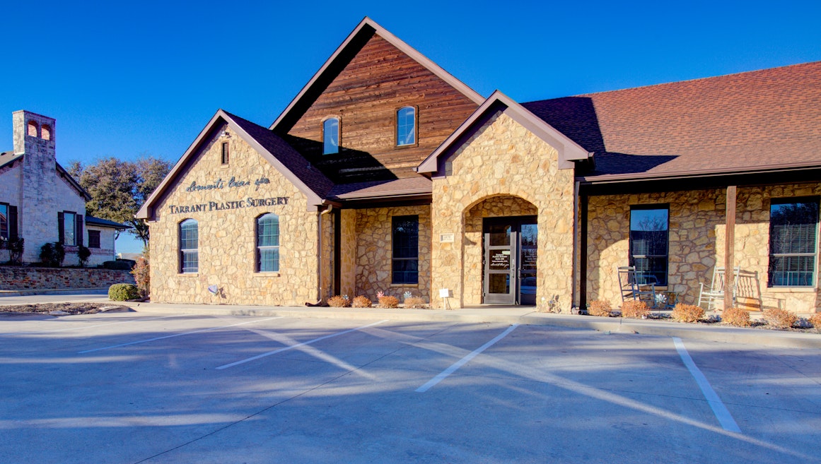 Tarrant Plastic Surgery office exterior