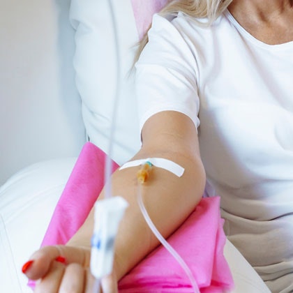 Woman receiving intralipid therpay