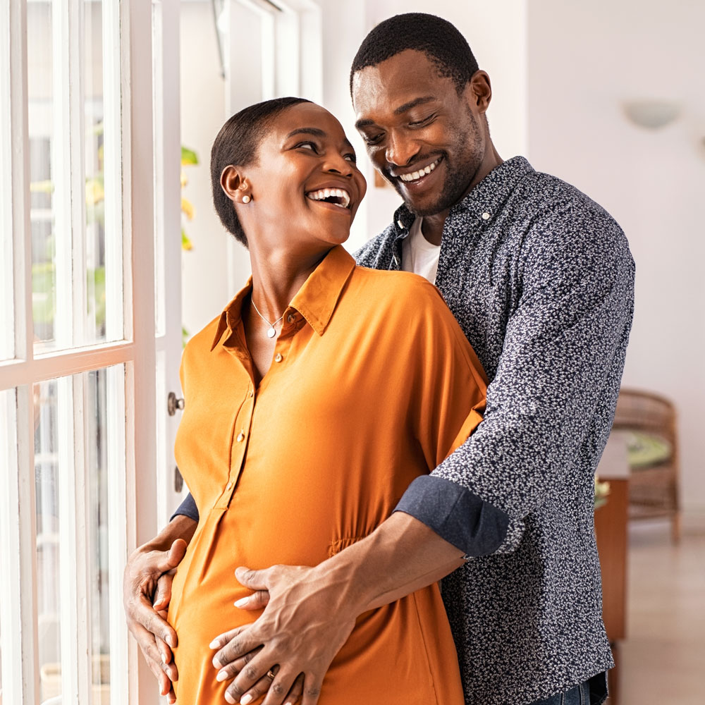 pregnant hetero couple