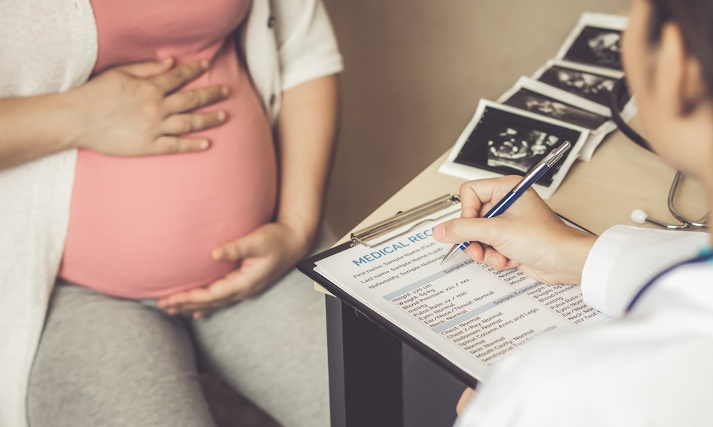 Pregnant woman meeting with doctor