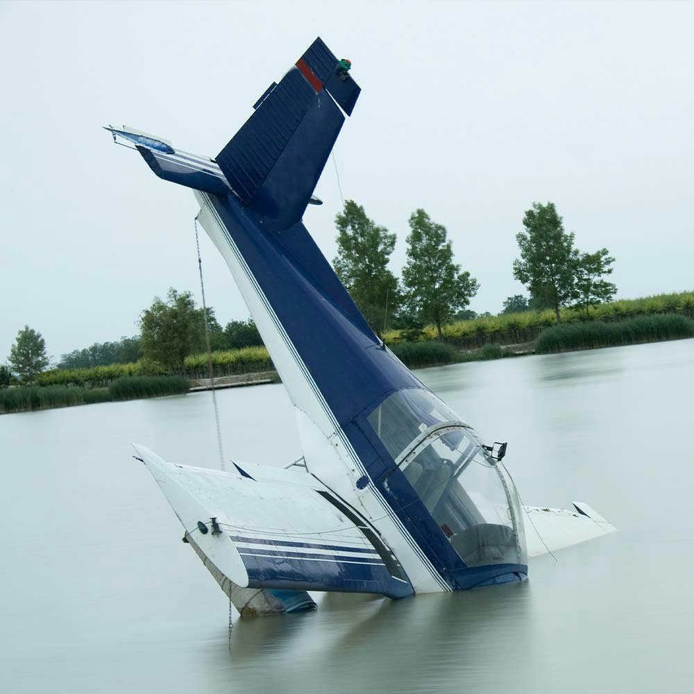 Plane crash in a lake