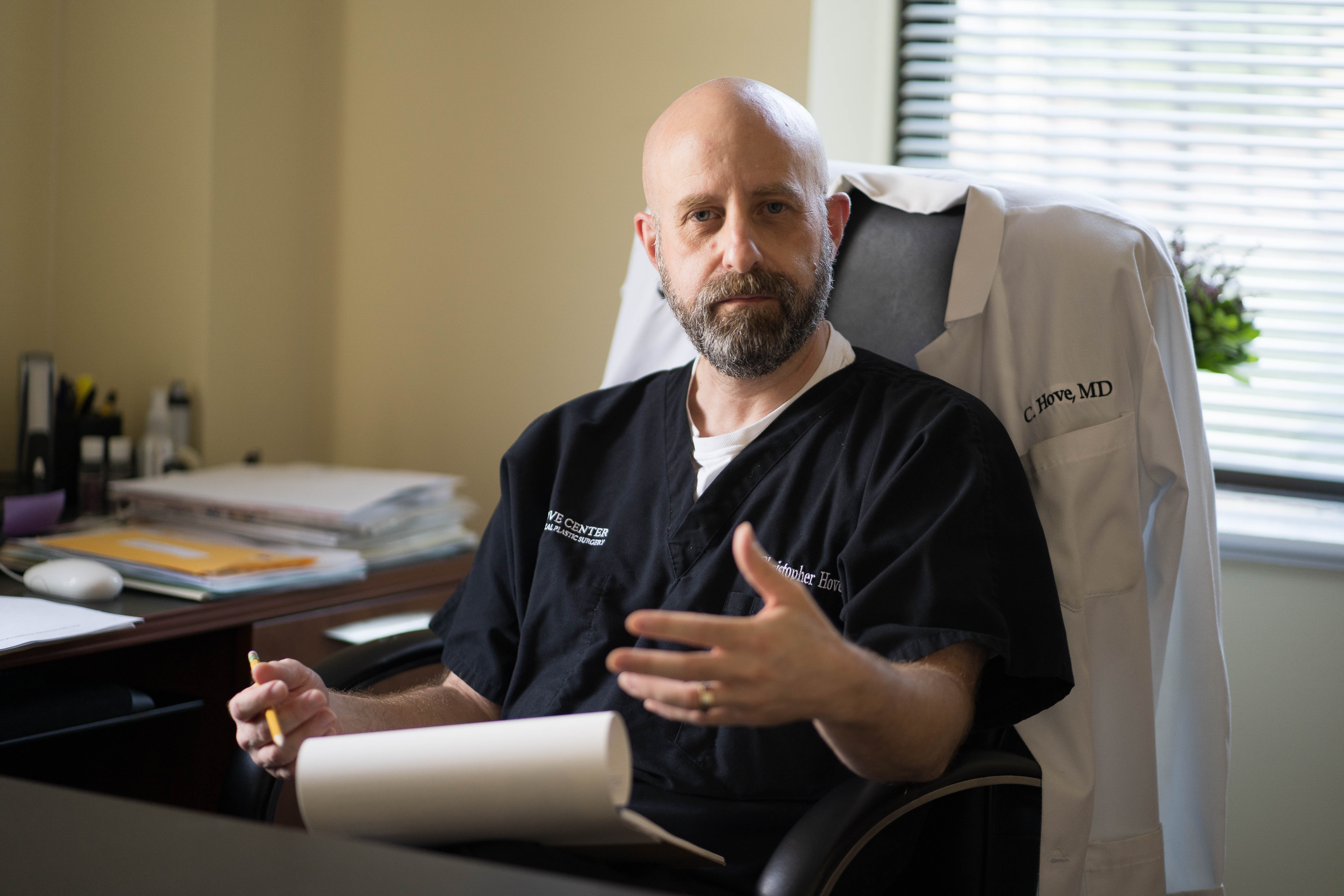 Dr. Hove explaining drawing