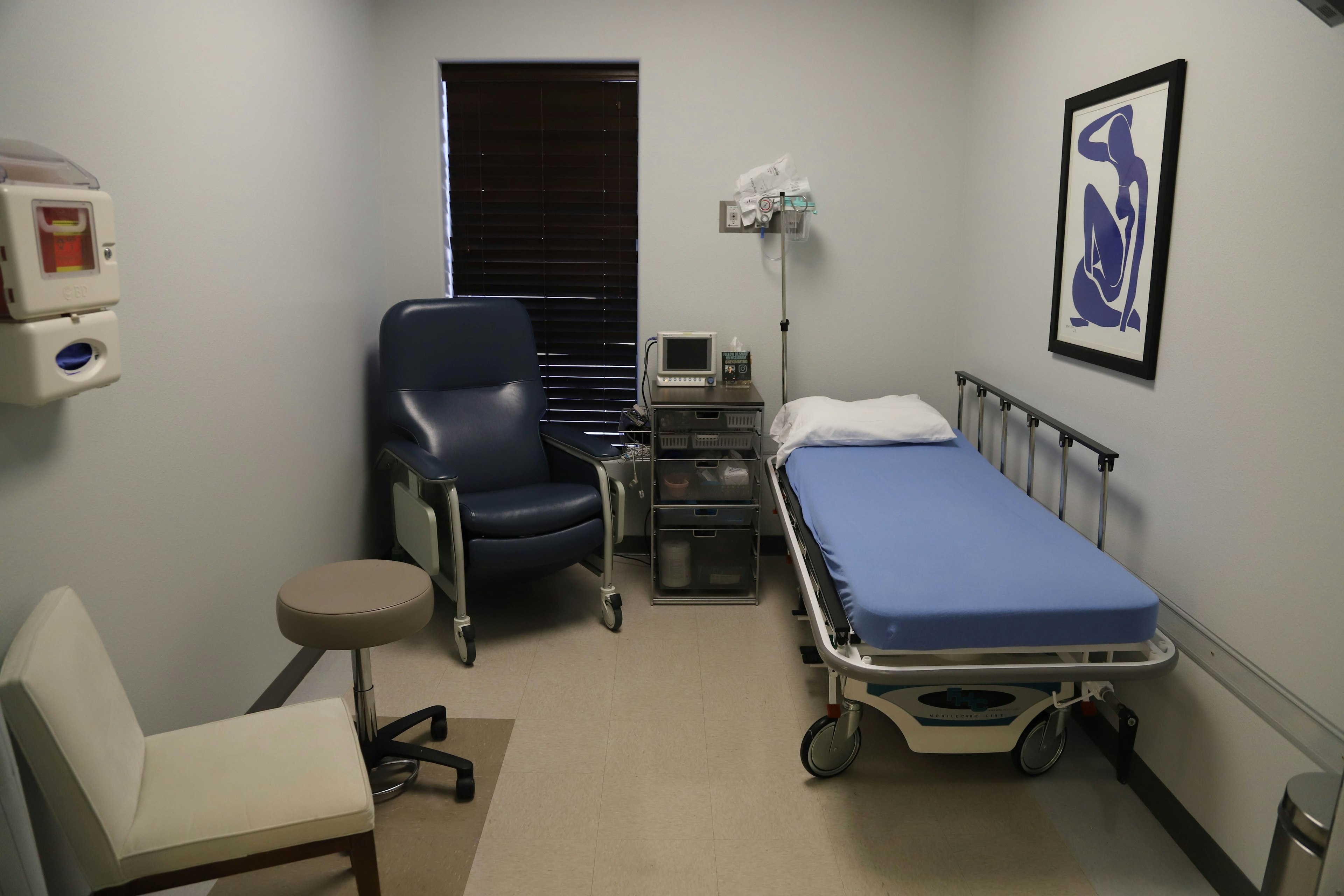 our spacious recovery room