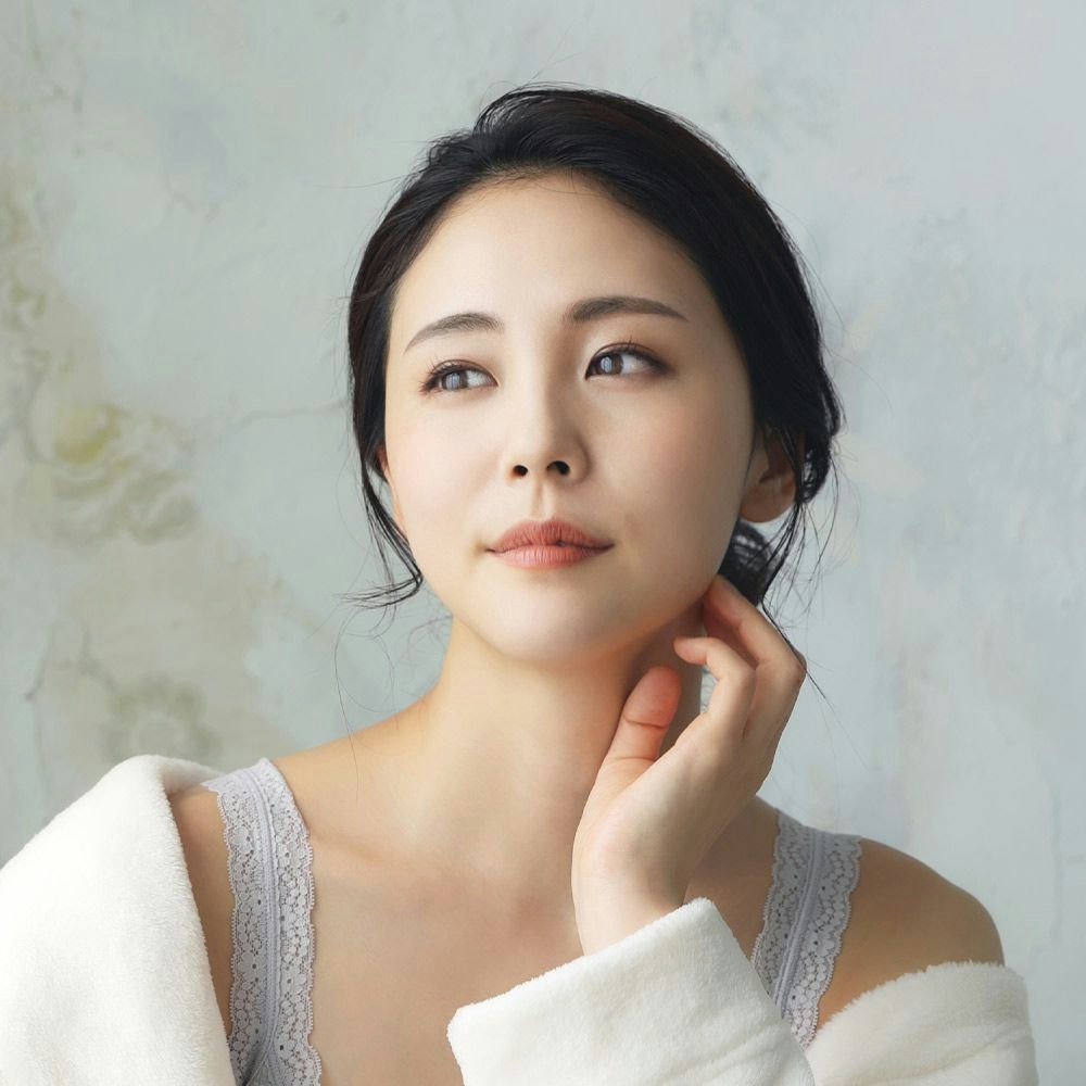 Lady with clear face