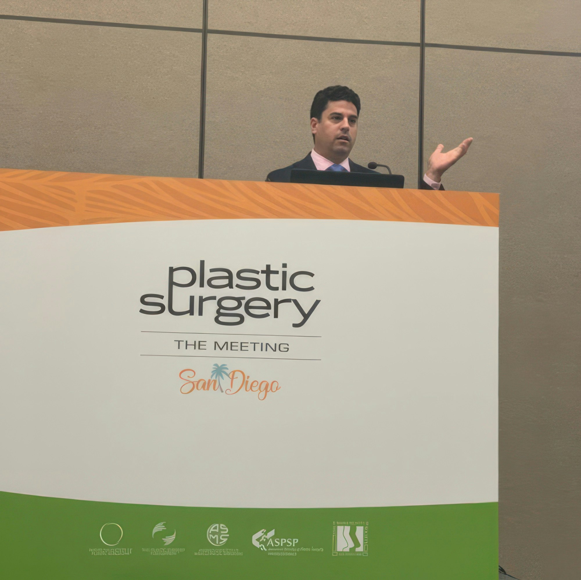 Dr. Lerman talking at the Plastic Surgery The Meeting San Diego conference
