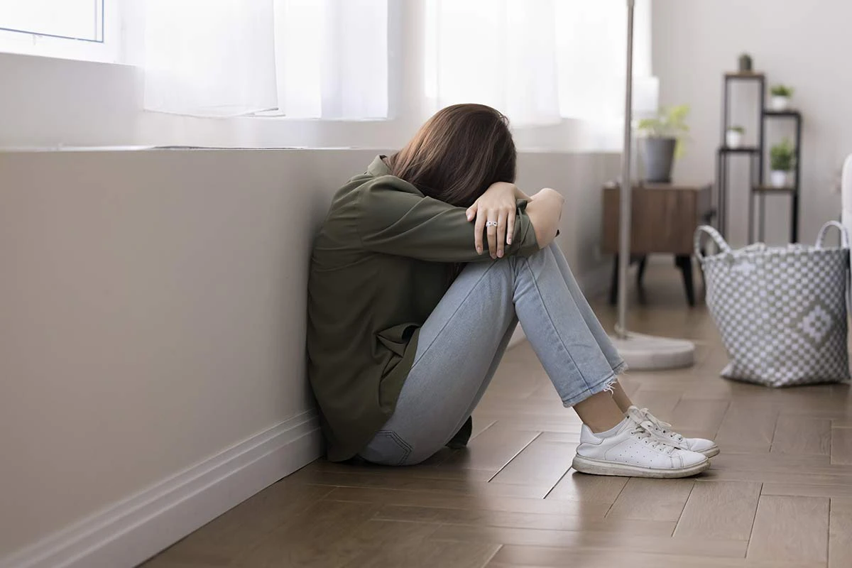 woman crying in the floor