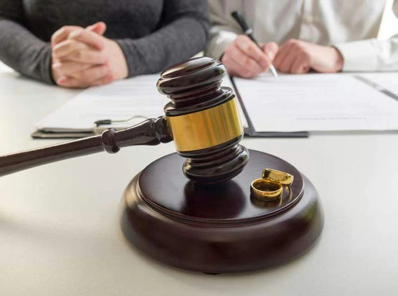 Gavel with rings on it
