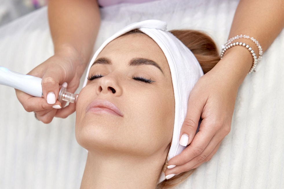 woman receiving DiamondGlow procedure