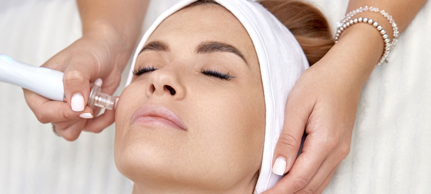 woman receiving DiamondGlow procedure