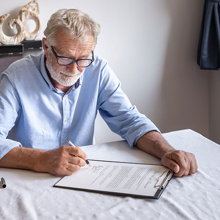 older man signing a will