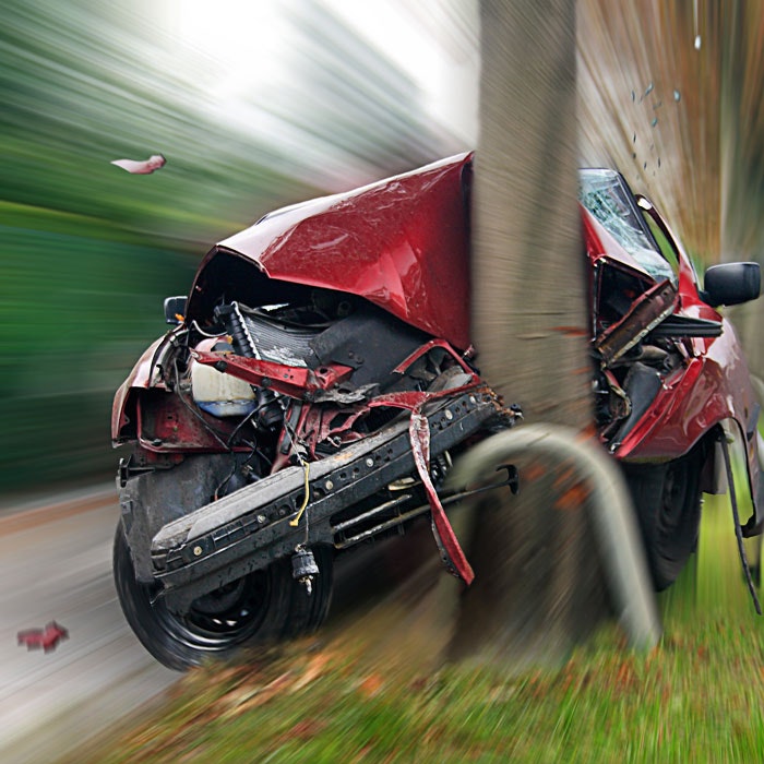 Single-vehicle car accident in which a vehicle hits a pole