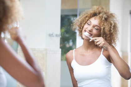 woman brushing her teeth