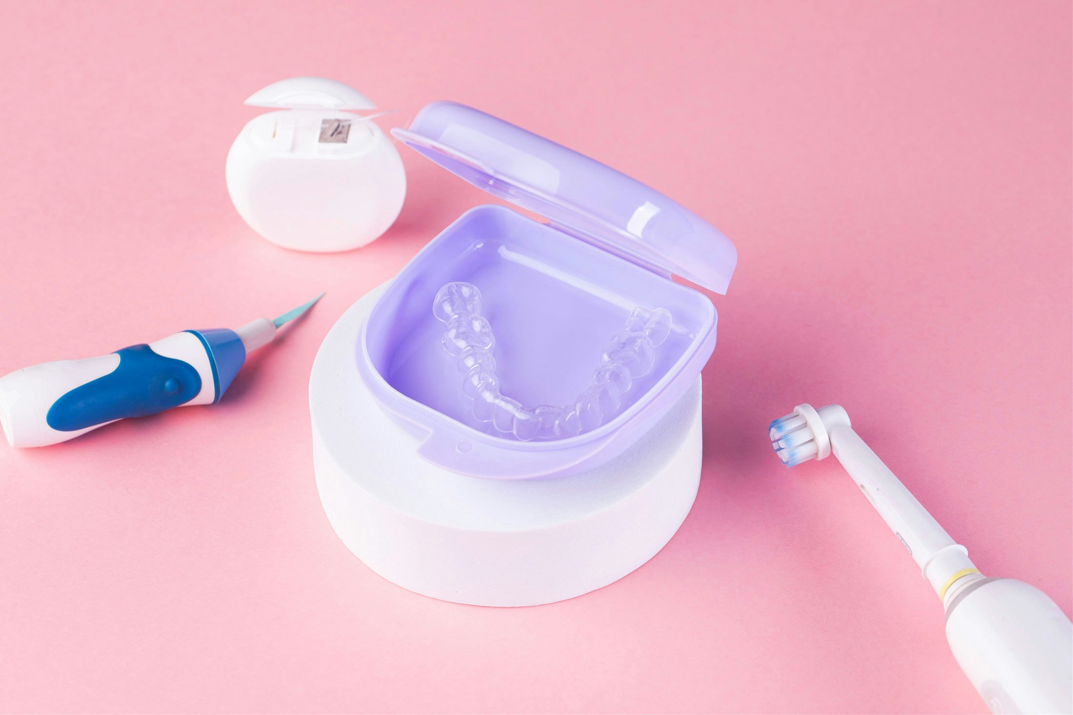 Aligner, carrying case, and cleaning supplies