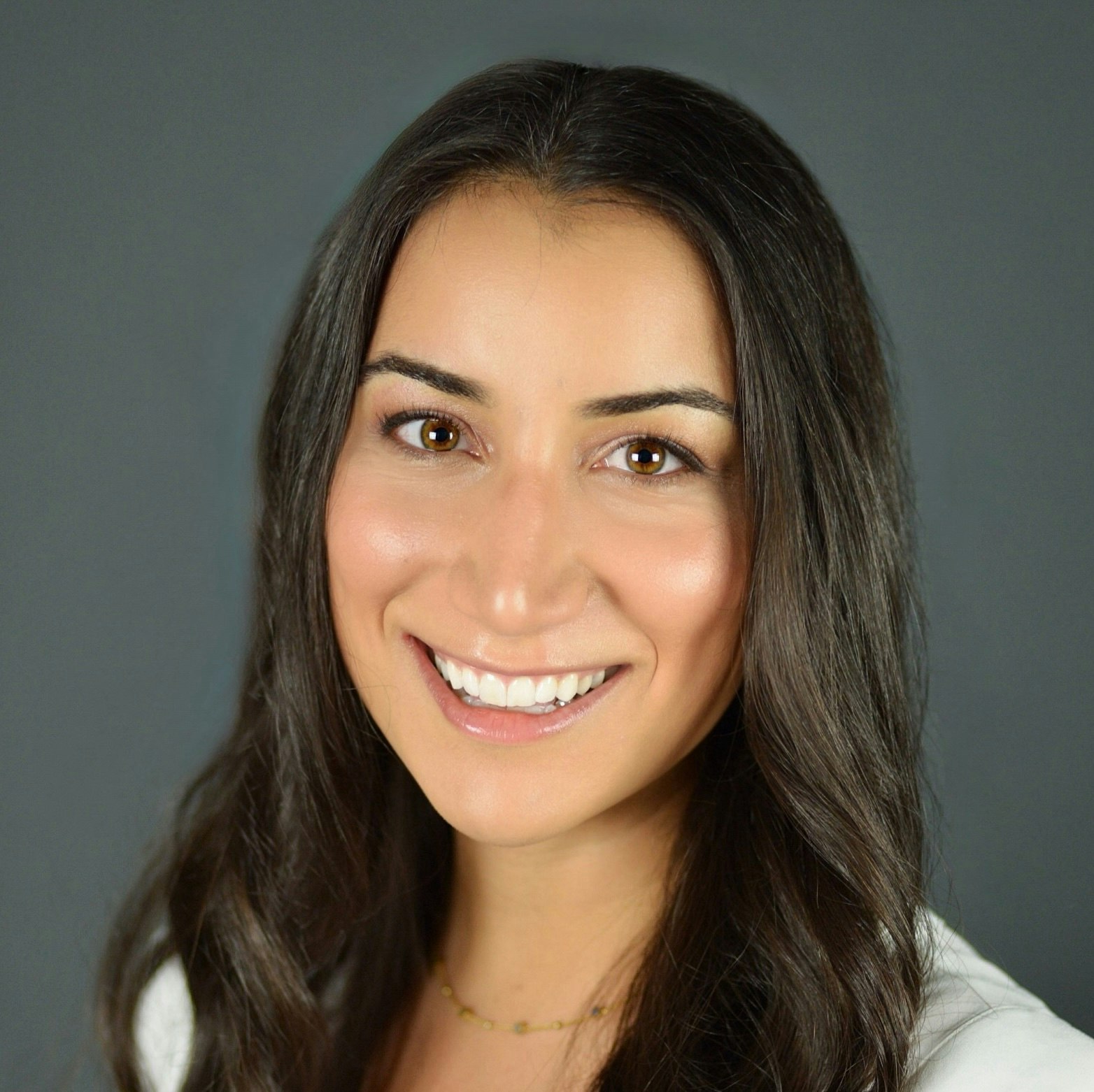 headshot of Amanda Akkari, DDS