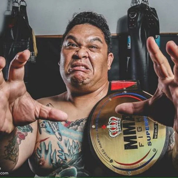 Bust photo of Manolo Hernandez.