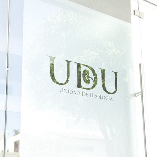 La Unidad de Urología office window