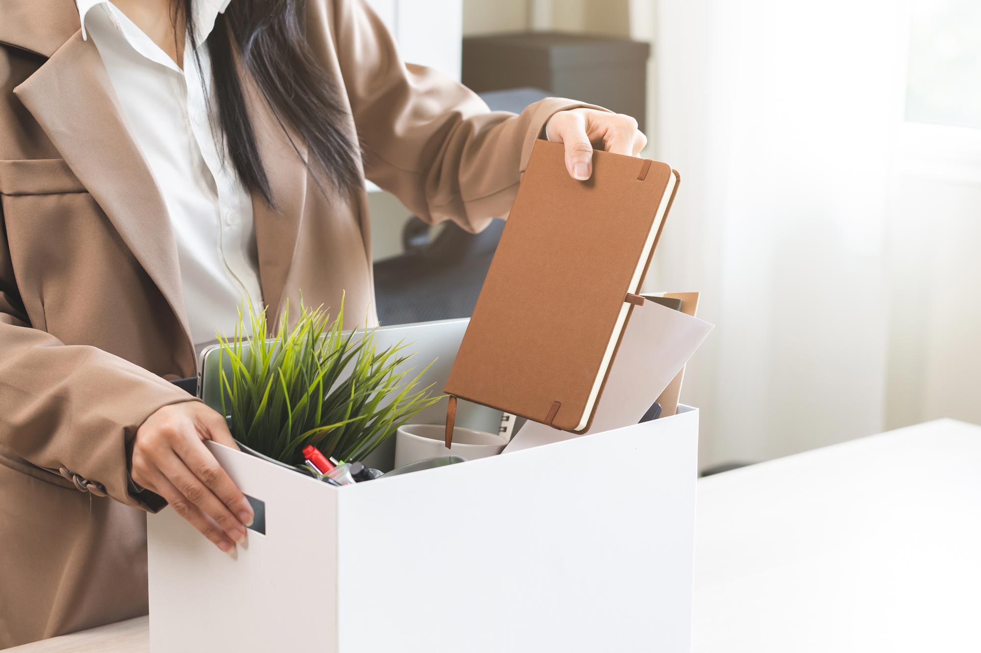 employee packing up her desk