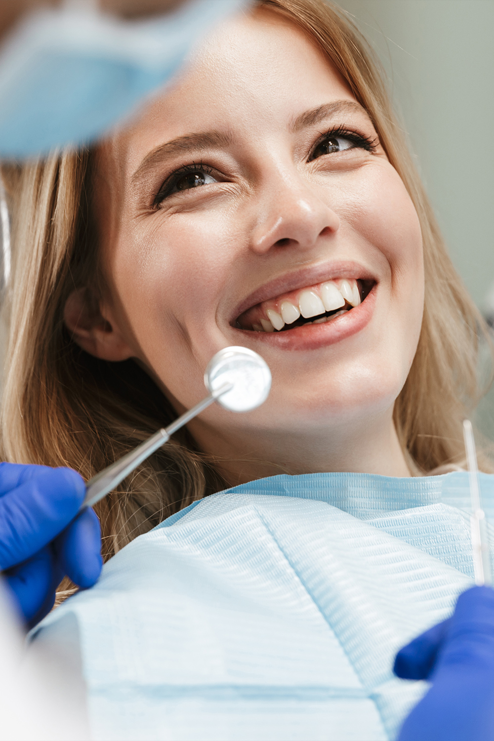 Smiling woman at the dentist