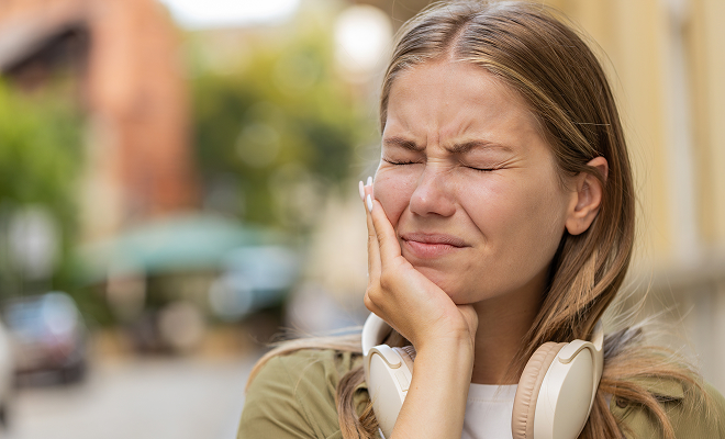 woman in jaw pain
