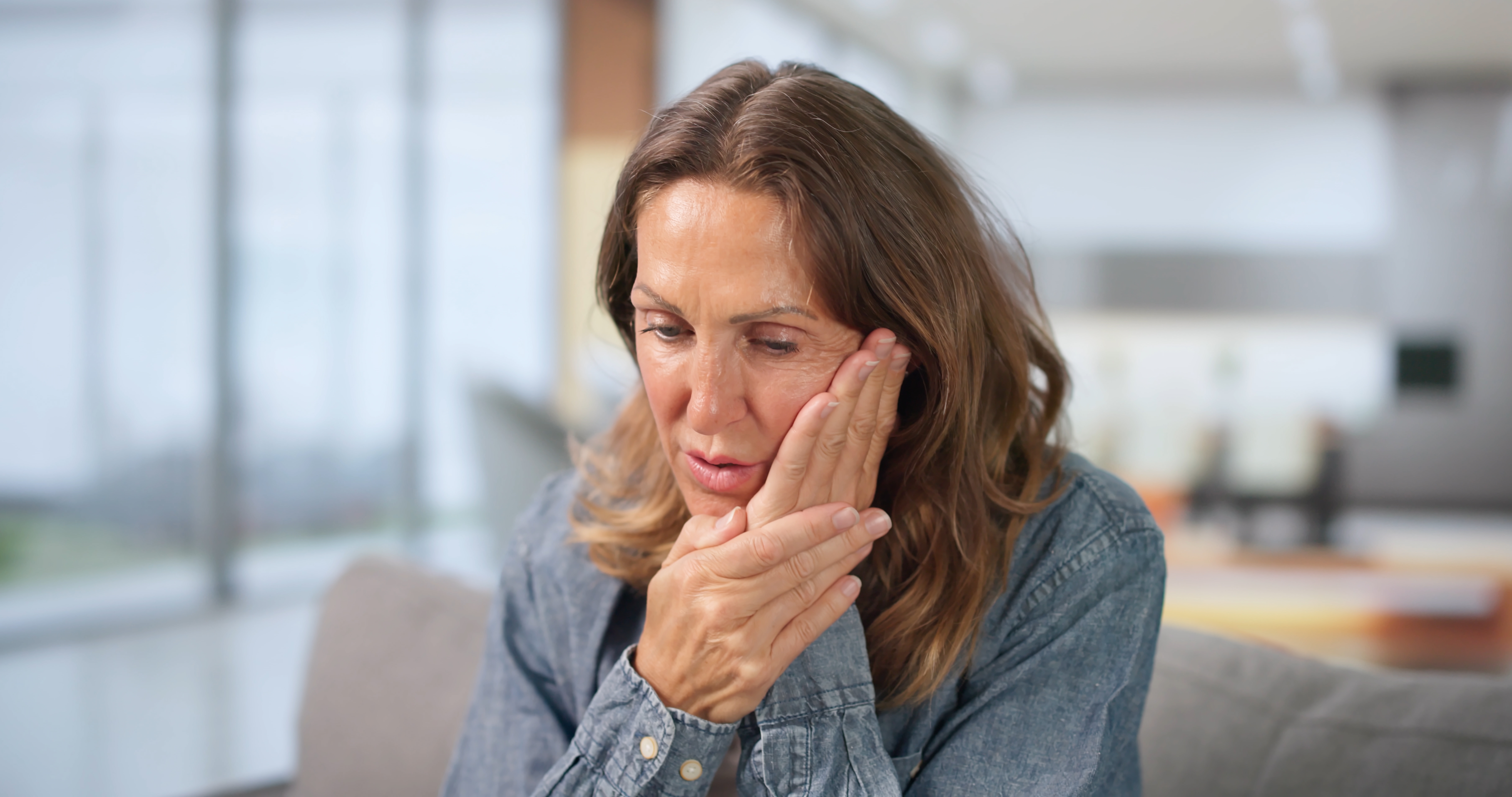 Woman in TMJ pain