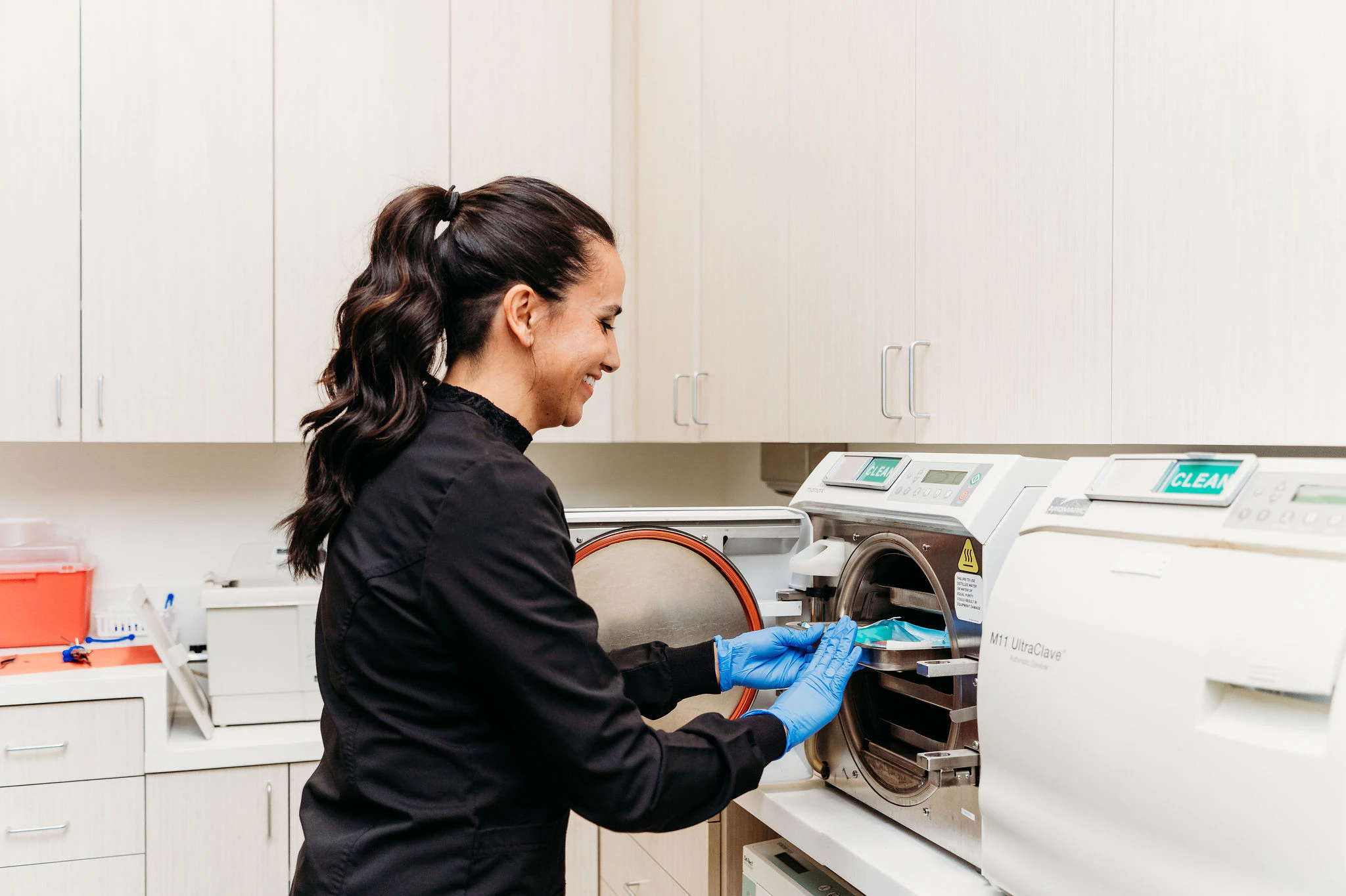 dental assistant sterilizing tools