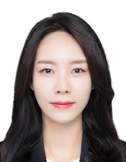 headshot of dentist, Dr. sarah lee