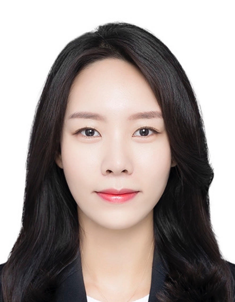 headshot of our dentist, Dr. Sarah Lee in Leesburg