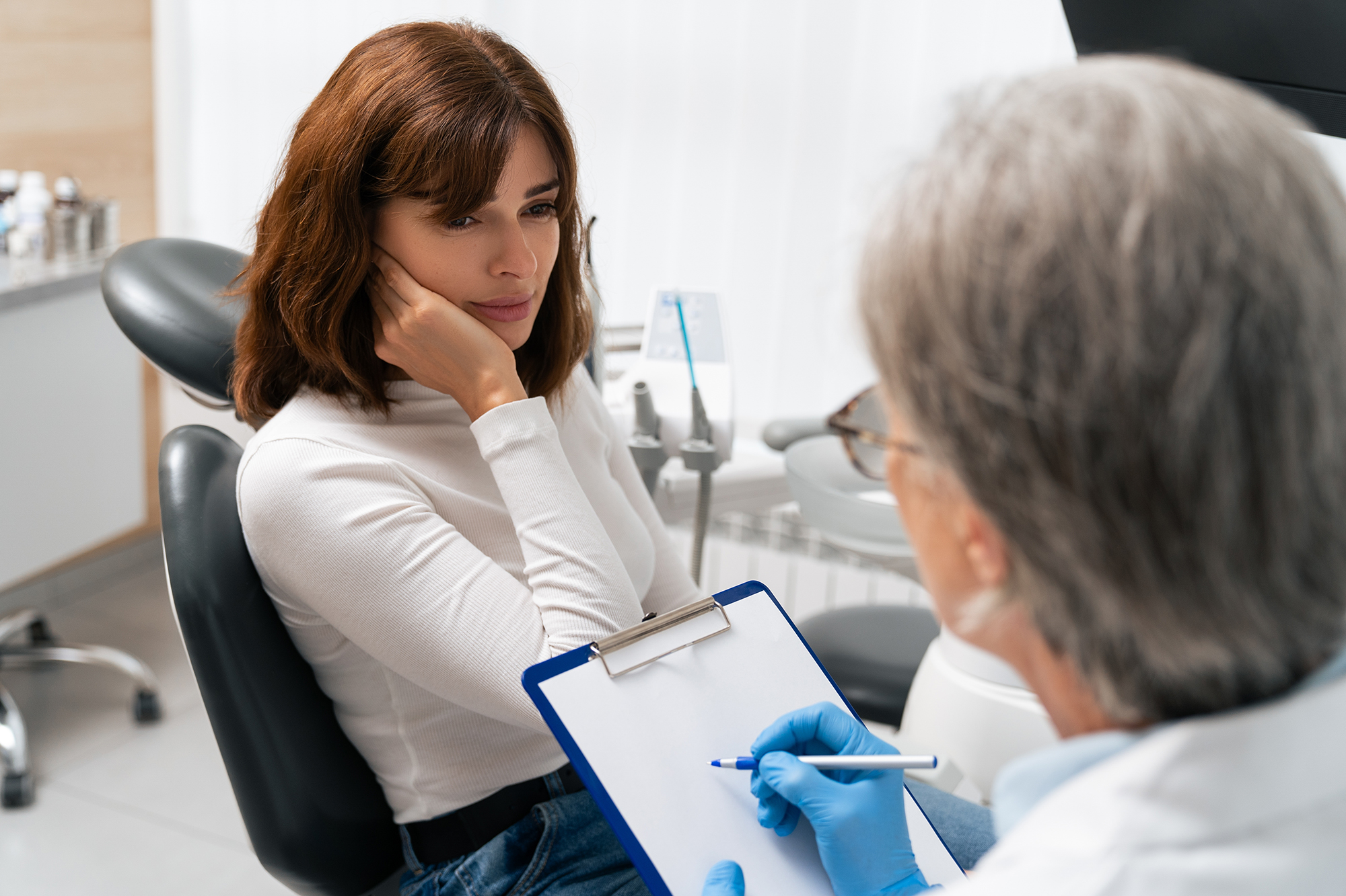 woman with jaw pain at the dentist