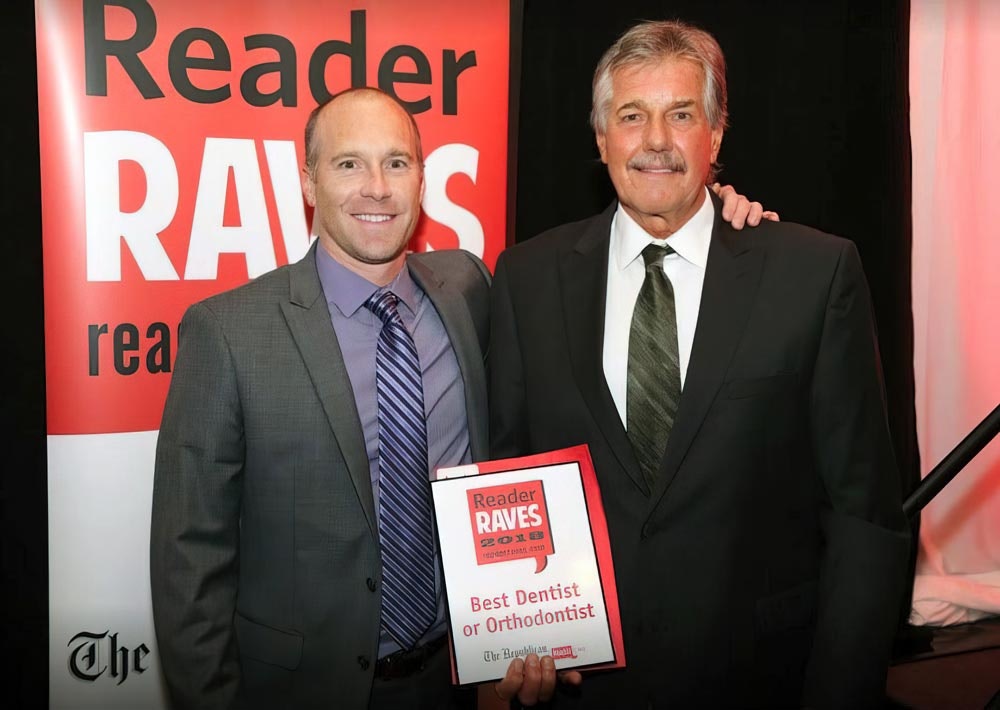 Kasperowski doctors posing with award