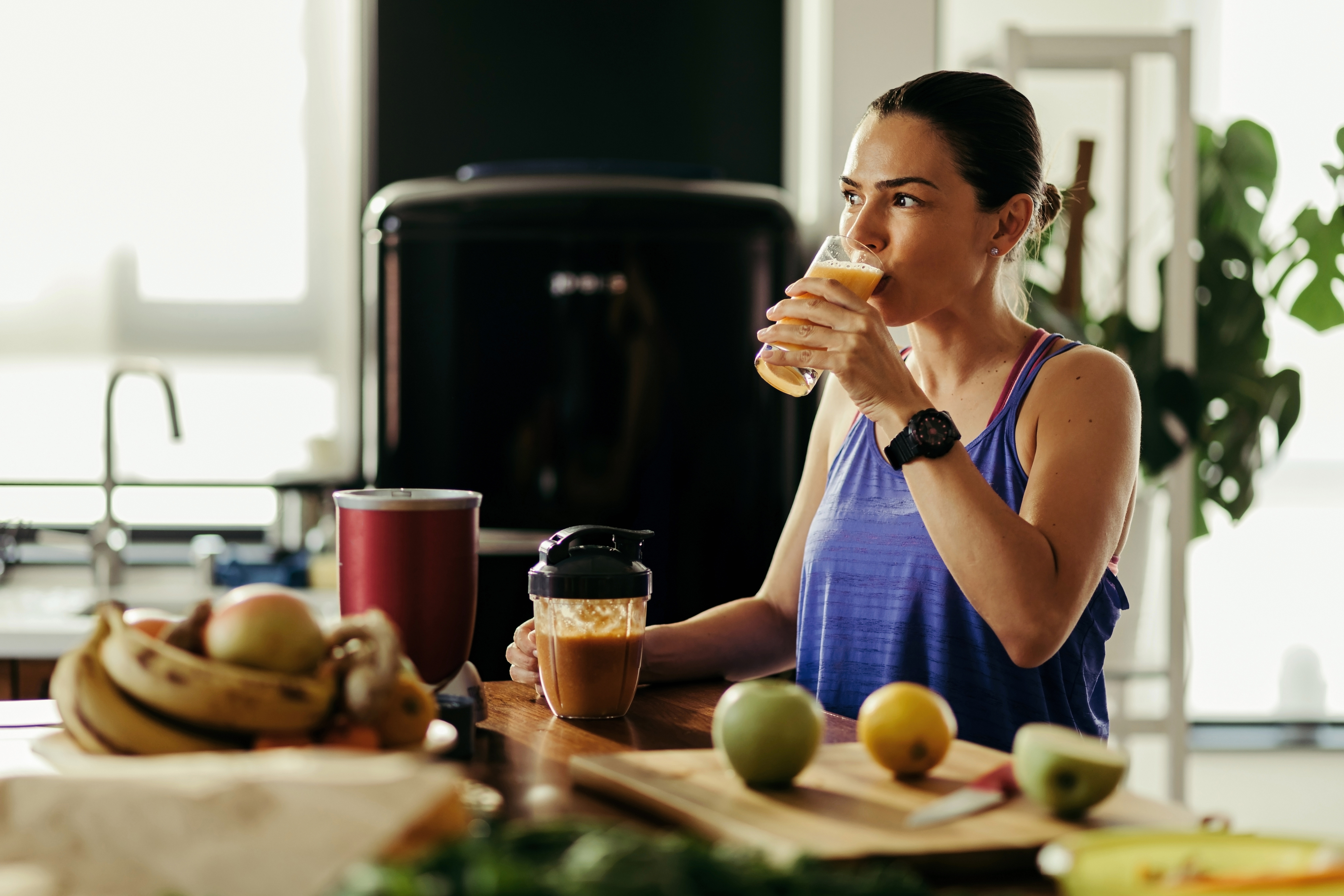 woman making smoothie