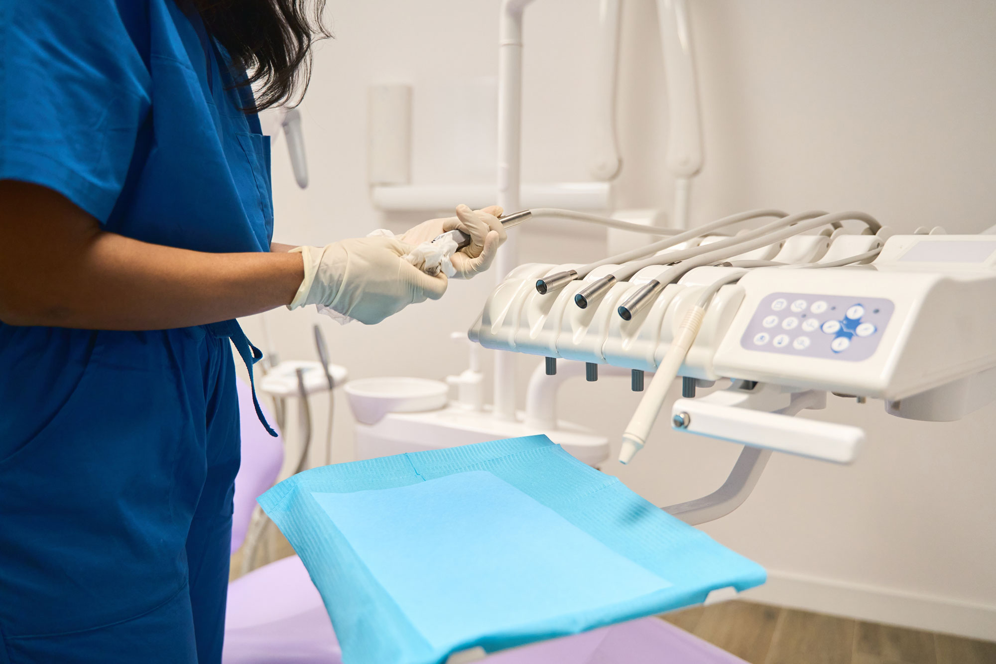 Dental tool for scaling