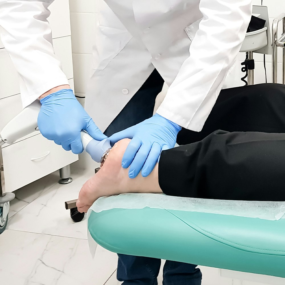 Patient receiving Piezowave therapy