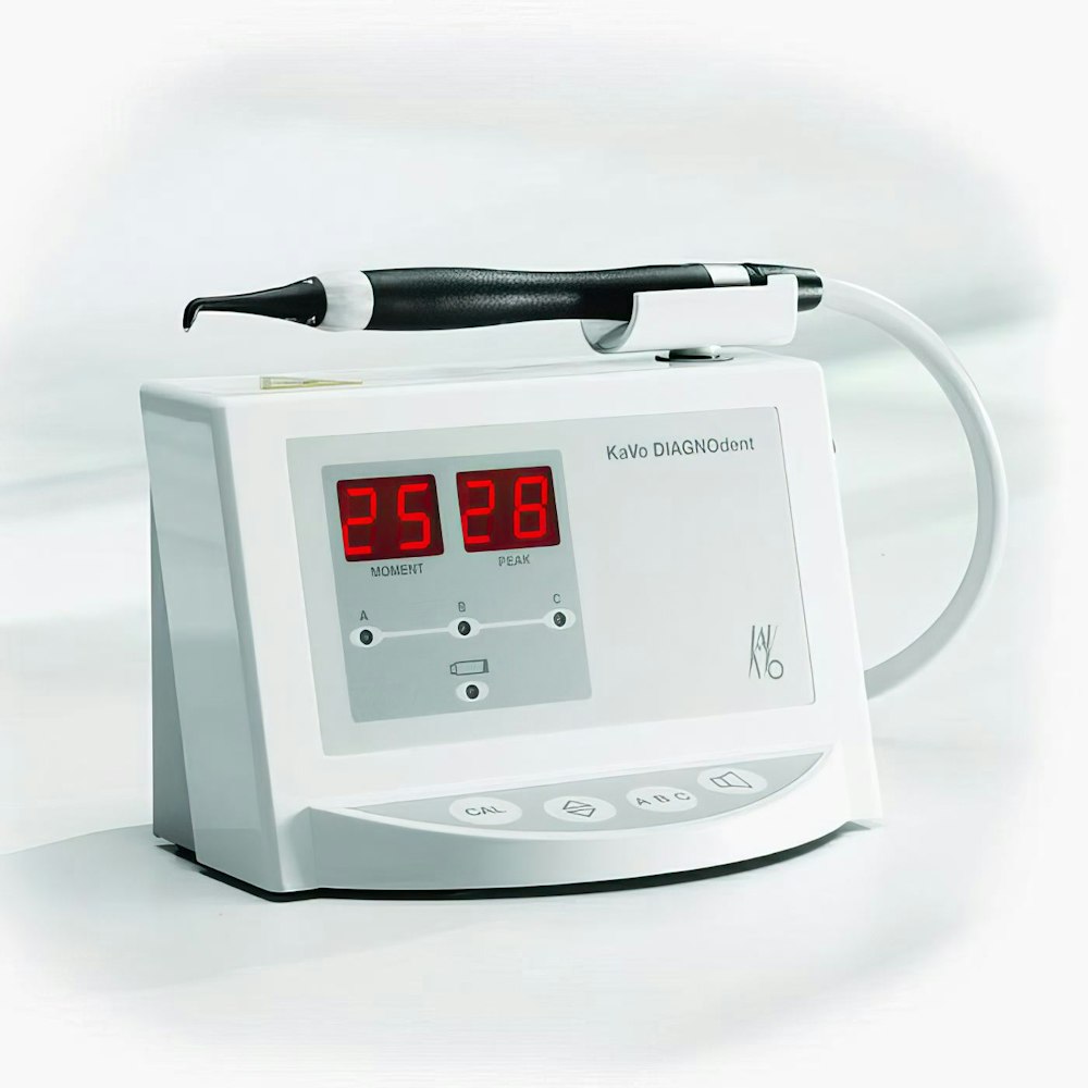 DIAGNOdent machine in action