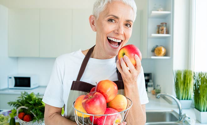 woman eating an apple