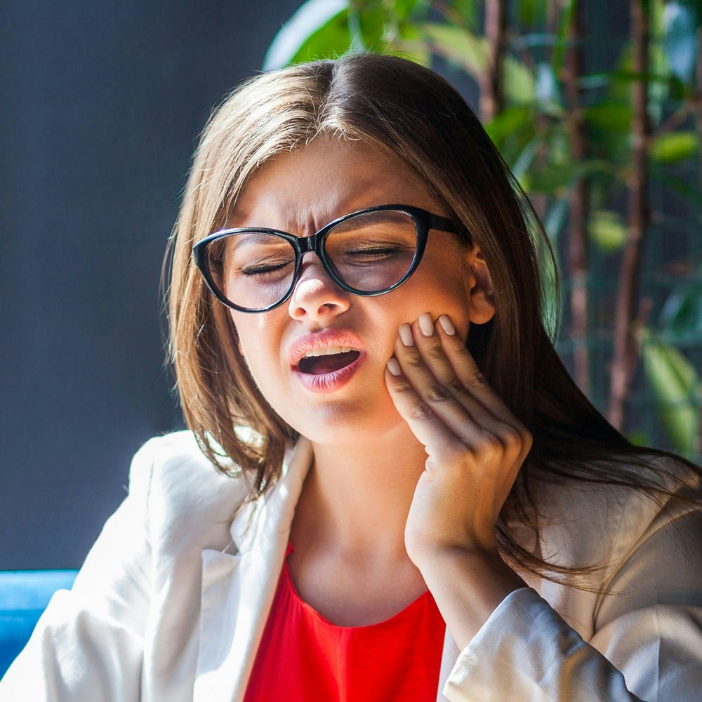 Woman with tooth pain