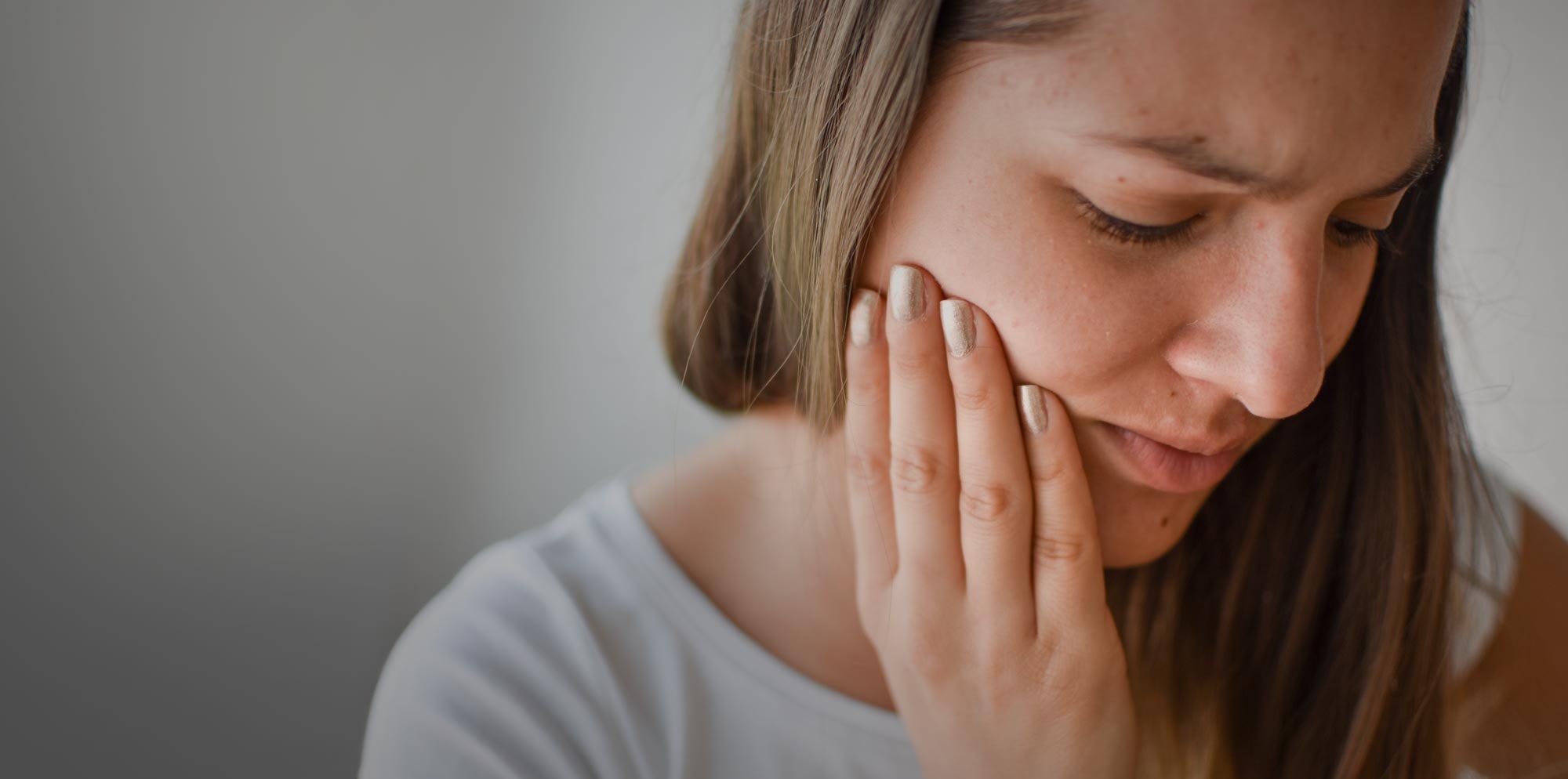 An illustration of a tooth's anatomy and the beginning of a root canal infection
