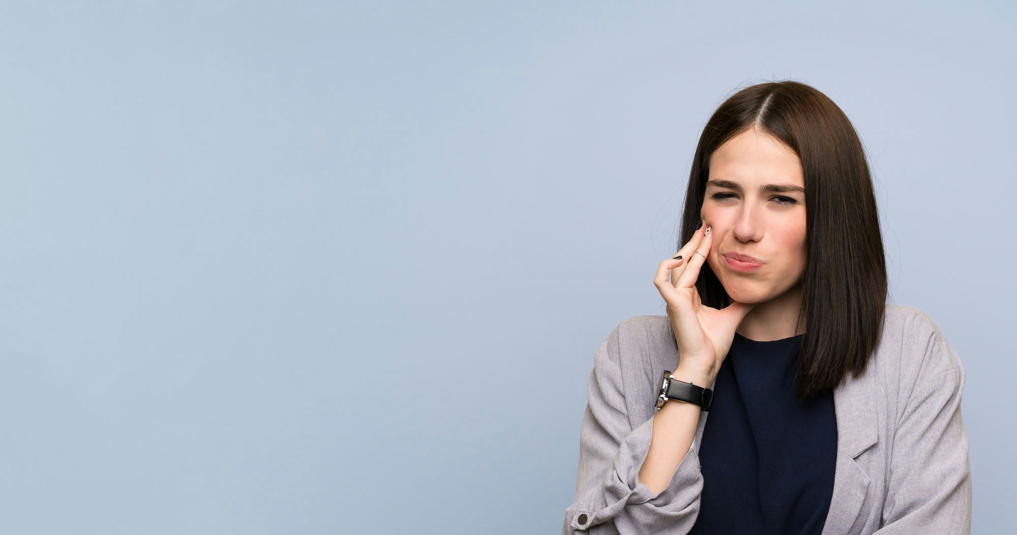 woman hold jaw in pain