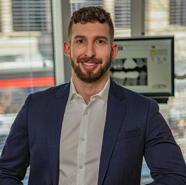 Dr. Nathan Van der Linden