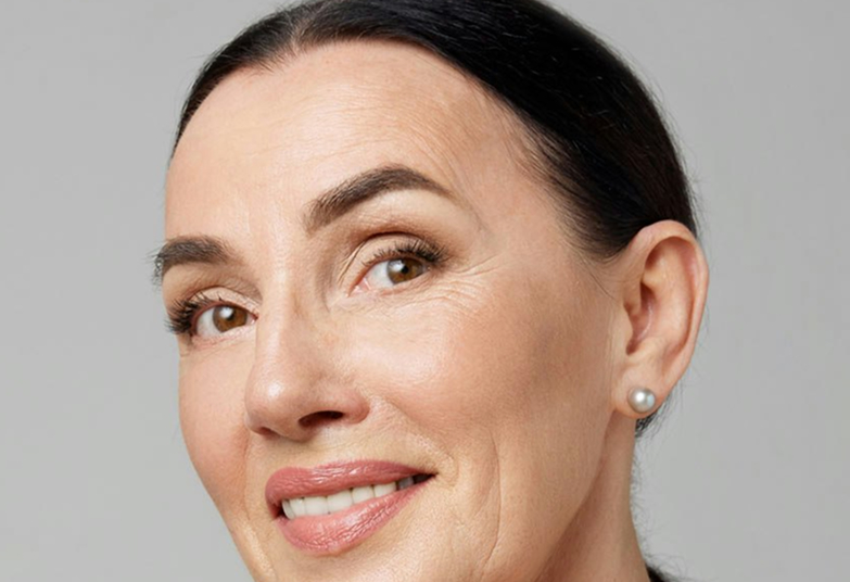 woman with youthful eyes
