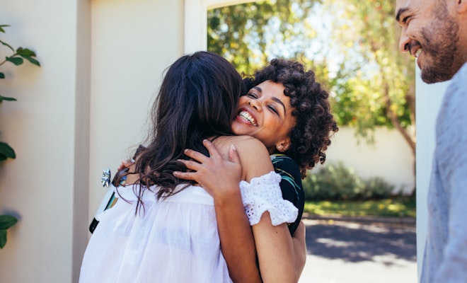a couple embracing an egg donor