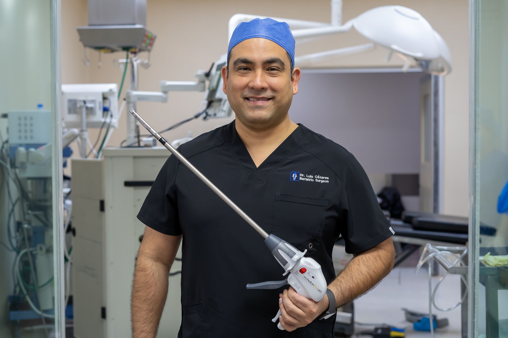 Dr. Luis Cázares in a surgical suite
