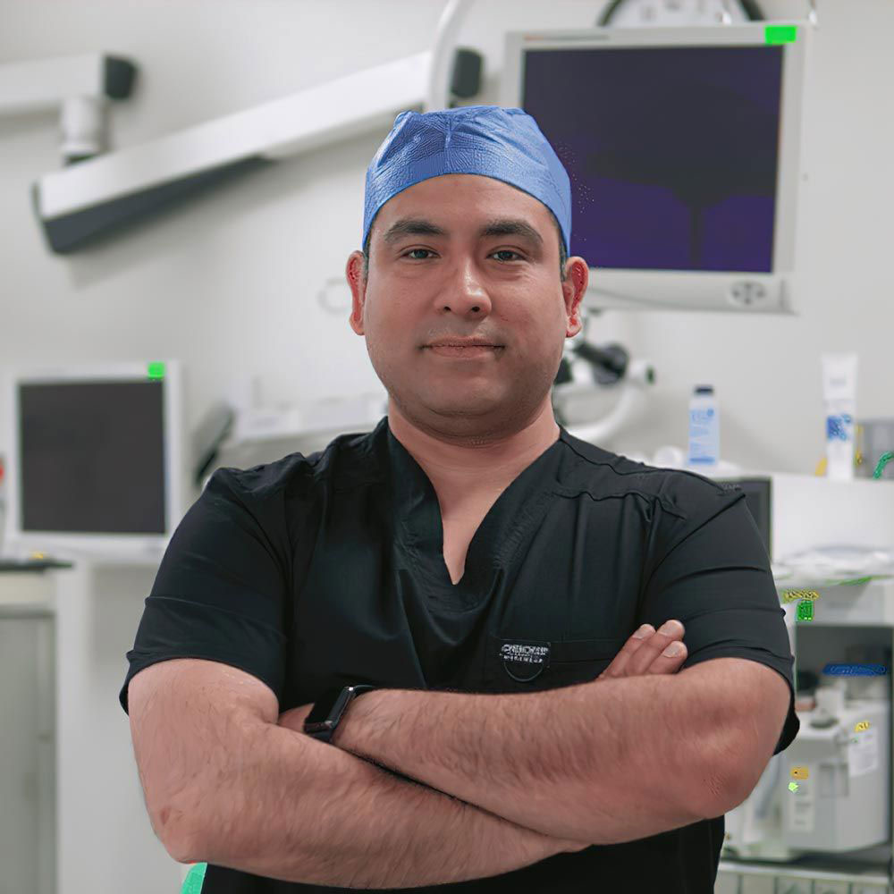 Dr. Luis Cázares in operating suite