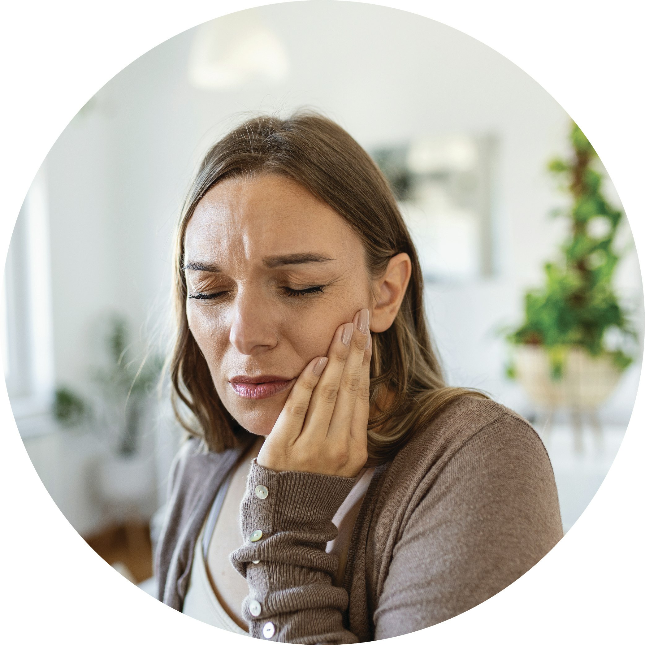 Woman in jaw pain