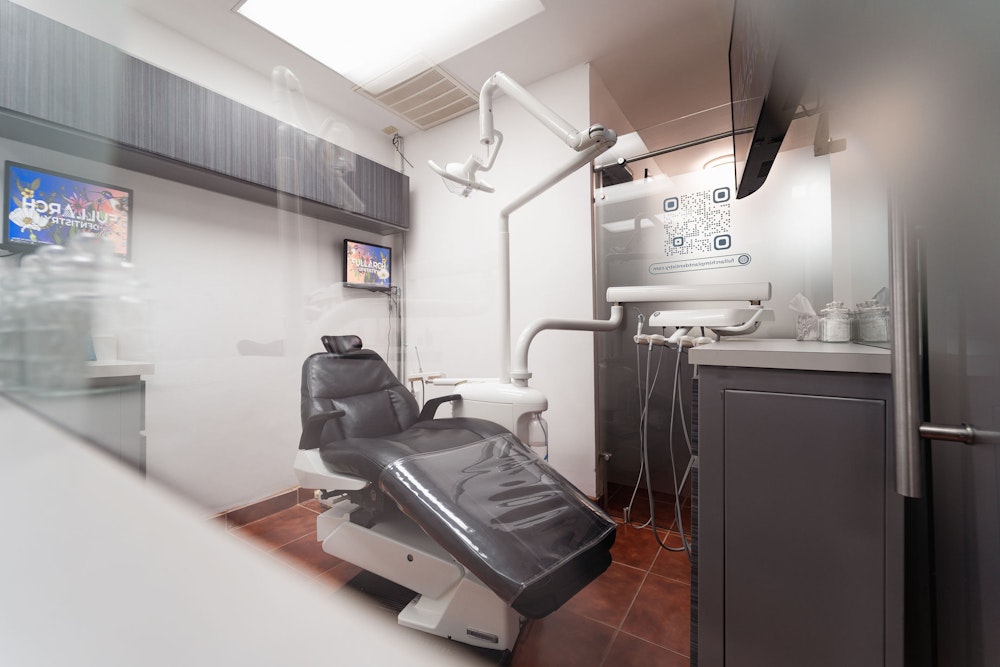 Exam room at Fullarch Implant Dentistry in Los Algodones, Baja California