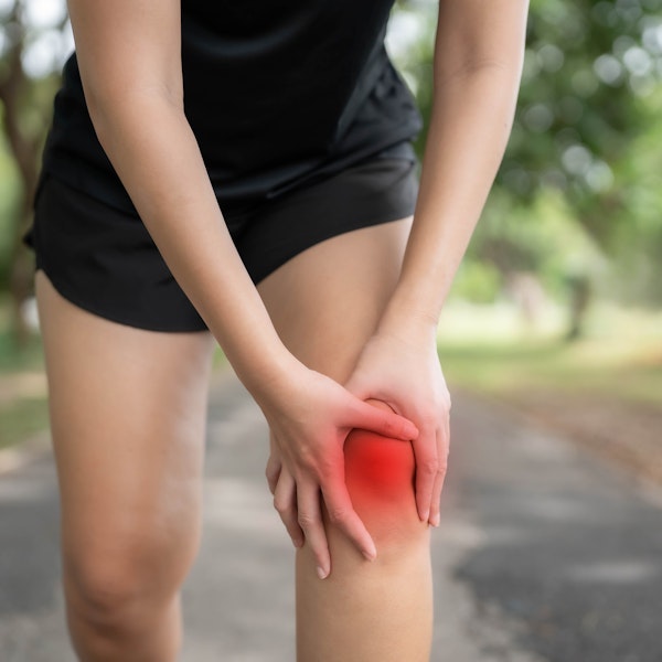 Woman running in knee pain