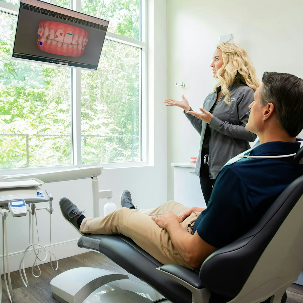 Dental consultation using chairside monitor