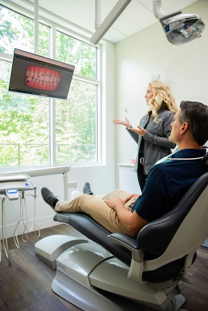 Dental consultation using chairside monitor