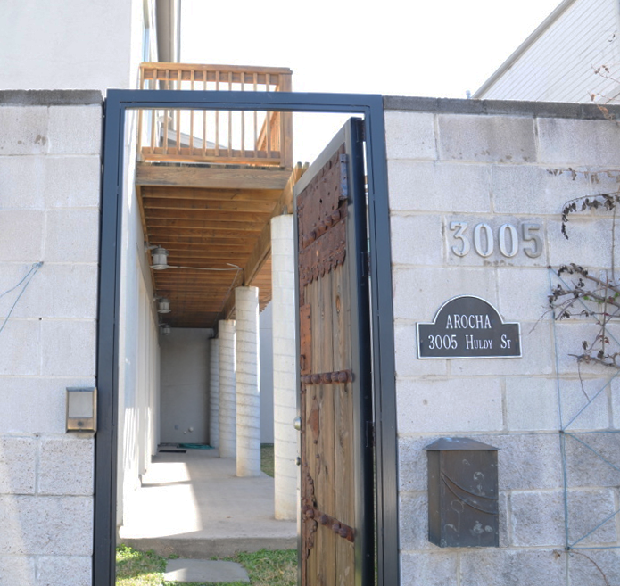 entryway to arocha hair restoration office