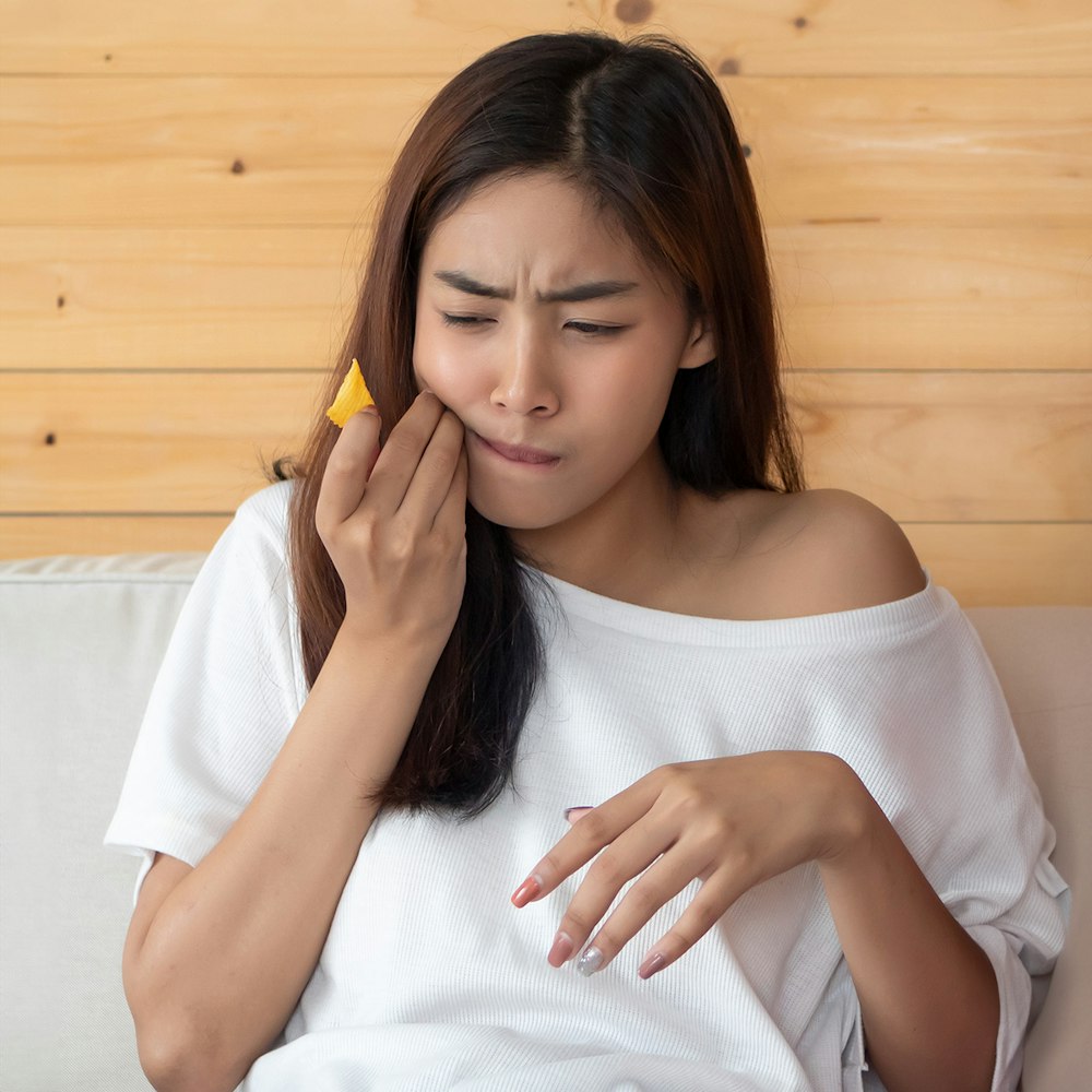 a young woman damaged her teeth while eating