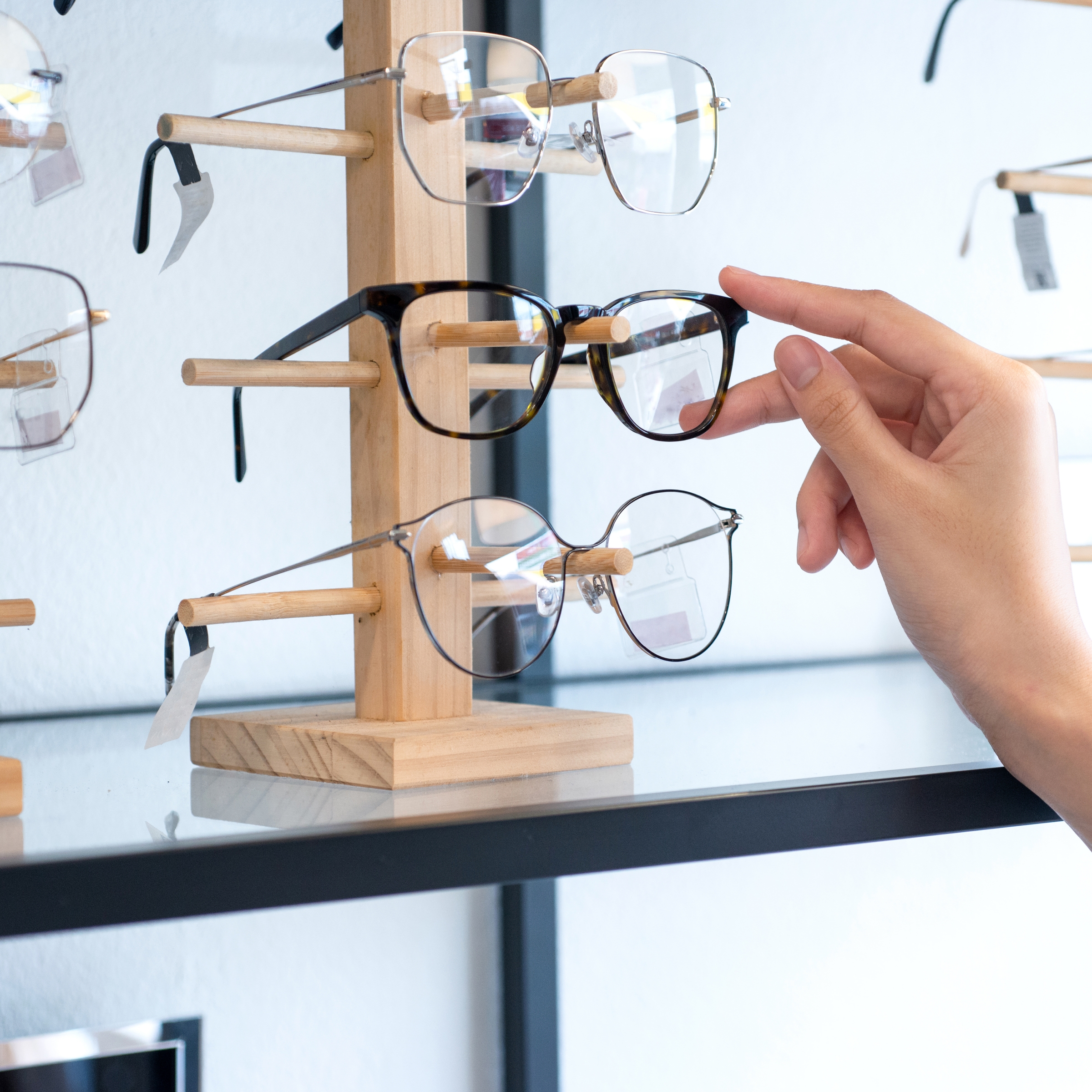 selecting glasses 